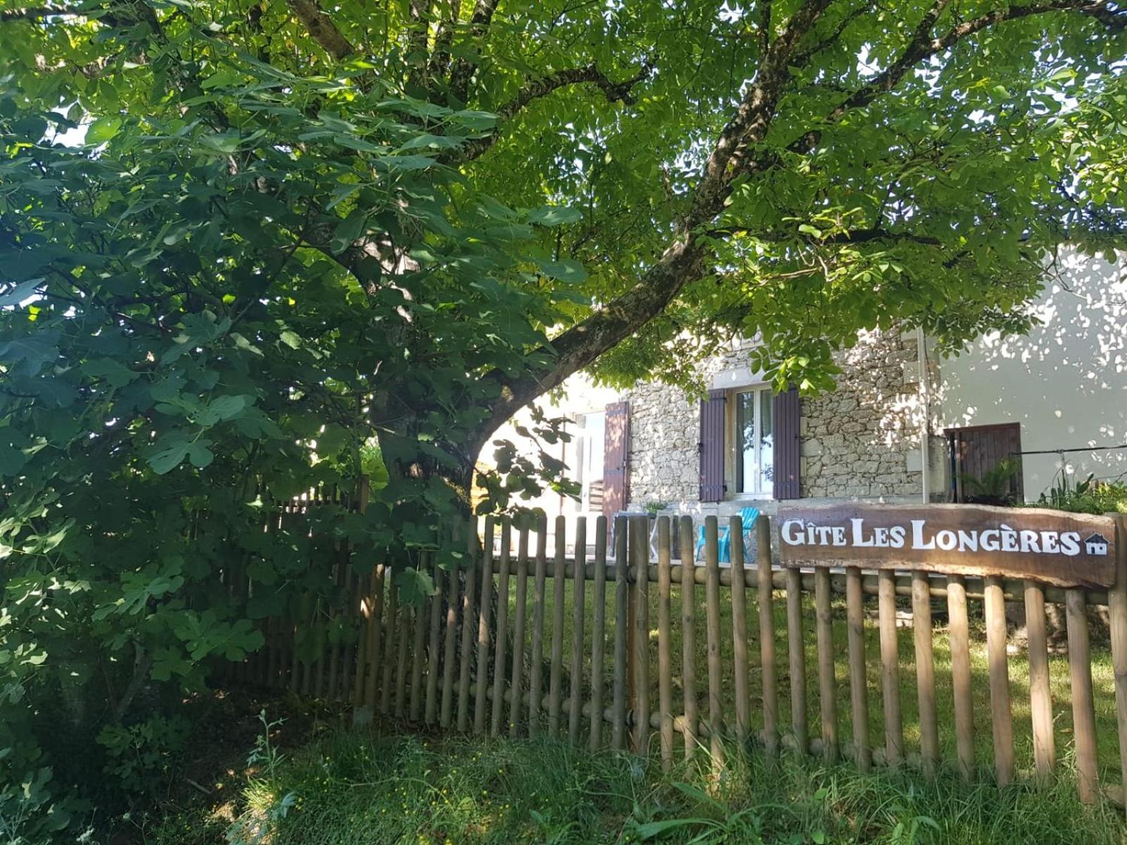Gite Les Longeres Montazeau Exterior foto