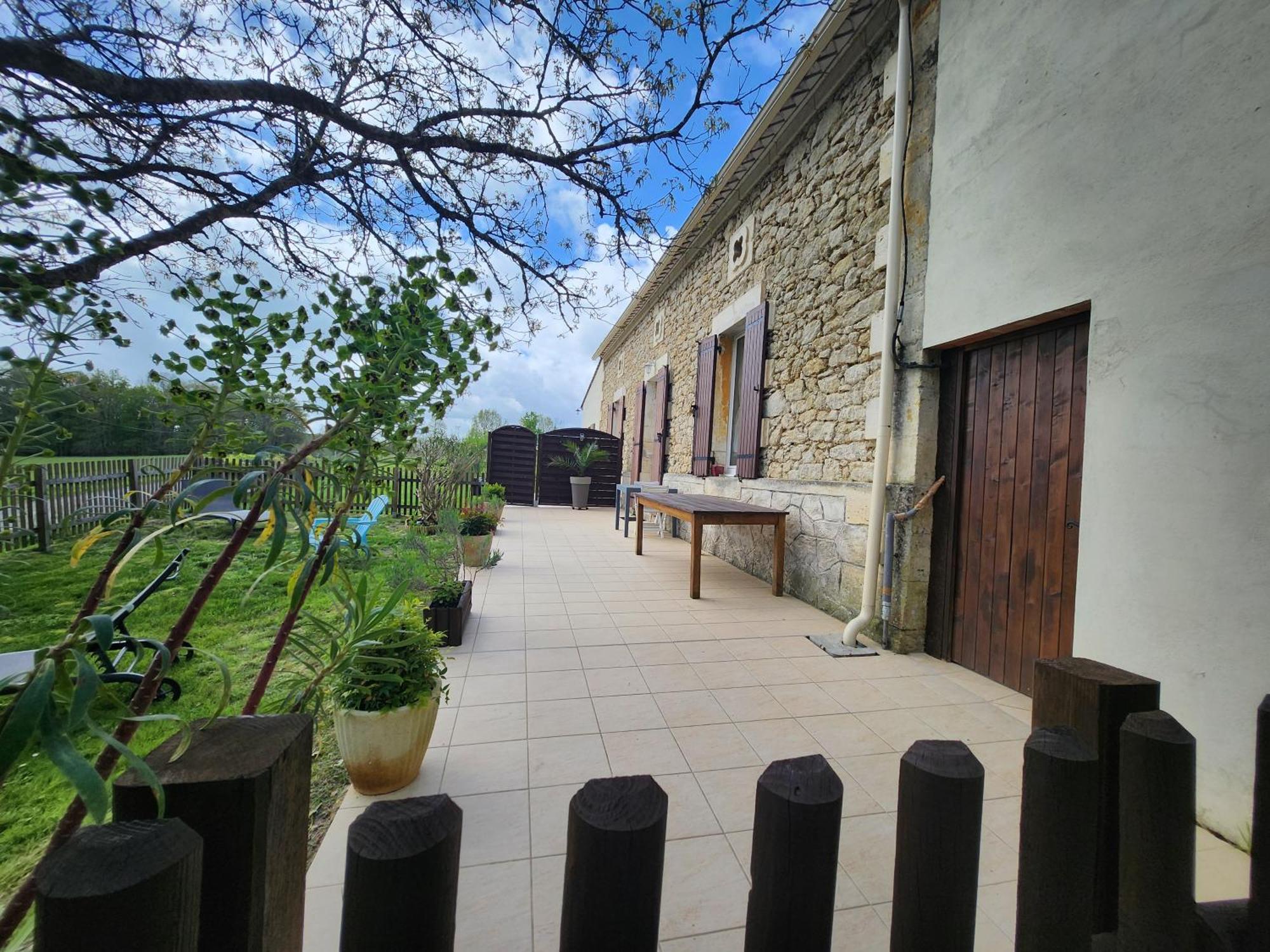 Gite Les Longeres Montazeau Exterior foto
